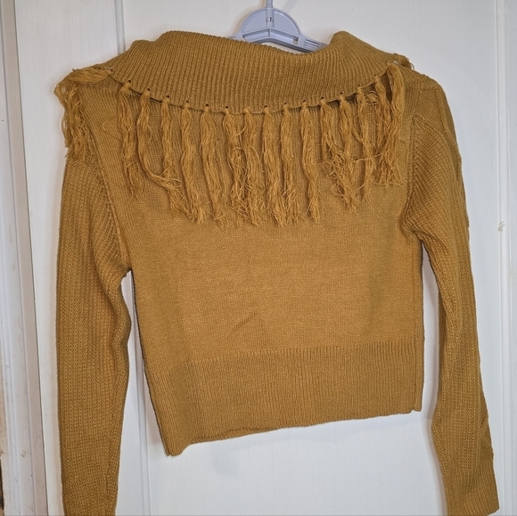Hidden Brand Fringe Crop Cold Shoulder Sweater Size Small NWT - Picture 4 of 8